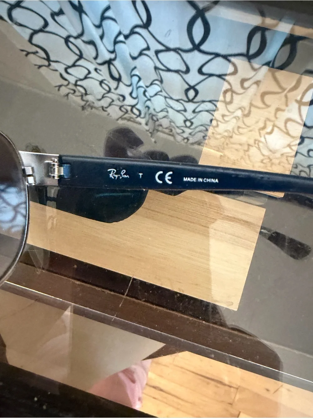 Ray-Ban Aviator Sunglasses with Black Gradient Lenses and Red Case
